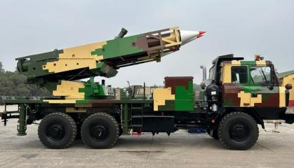 Наліпили конуси, щоб страшніше виглядало, індійці вперше показали свою нову ракетну систему Suryastra