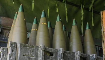 США провалюють план з виробництва 155-мм артилерійських боєприпасів: скільки виробляють зараз та коли буде 1 млн