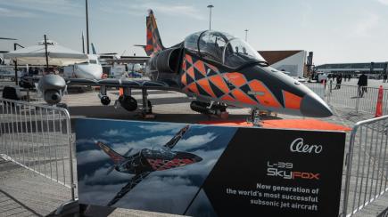 "Летючу парту" L-39NG перетворили на "винищувач Шахедів", але чи вистачить цього, щоб обійти Super Tucano