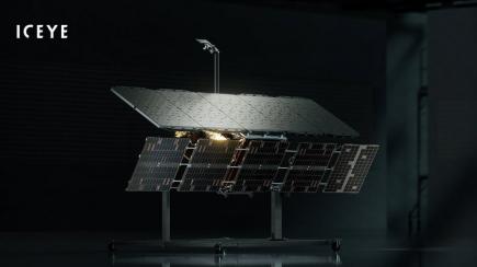 Від ICEYE є цікаве рішення ISR Cell, і це актуально для України, щоб якнайкраще виявляти цілі для ударів