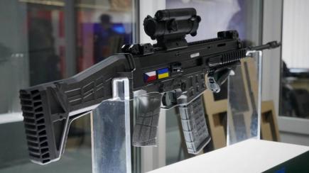Як чеська Bren 2 змогла обійти конкурентів у питанні постачання штурмових гвинтівок до України