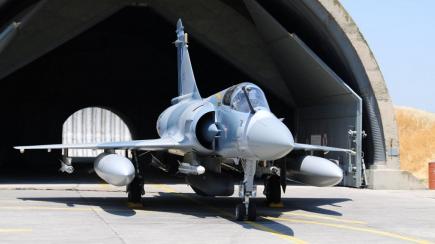 Франція не забула за Mirage 2000-5, які для України можна вибити у Греції, але конкретних дій поки, схоже, немає
