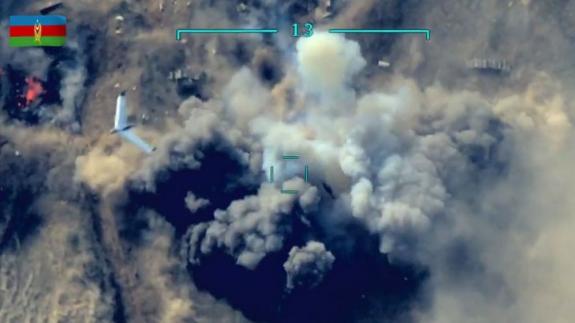 Дрони-камікадзе та Bayraktar TB2 Азербайджану домінують на полі бою: за добу було знищено кілька батарей "Градів" та Д-30 (відео)