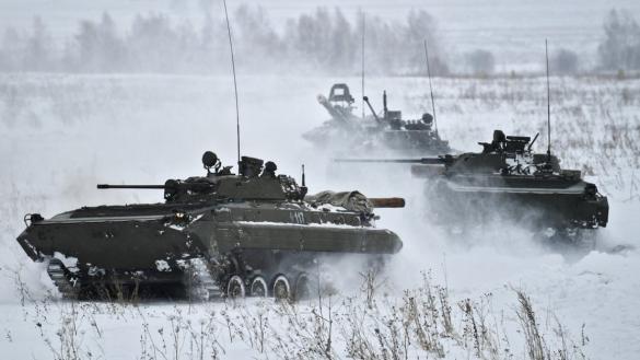В Кремлі говорять, що Путіну постійно пропонують "воєнні сценарії рішень" щодо України 