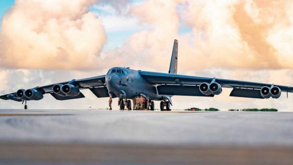 Щоб після 90 років експлуатації B-52 могли піти на пенсію, у Штатах вже шукають для них заміну