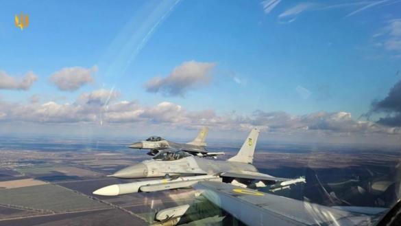 Основою авіації ЗСУ вже стали F-16, але МіГ-29 та Су-27 досі важливі, що ще про це пишуть в RUSI