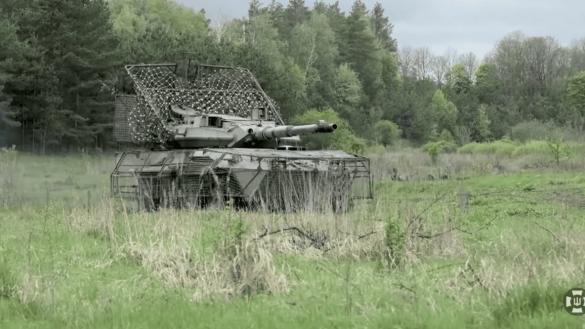 З’явилися нові рідкісні кадри колісних танків B1 Centauro - рекордний постріл на 11 км та що ще розповідають військові