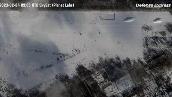 Чи стає загроза меншою: детальні супутникові знімки аеродрому Зябровка у Білорусі у 22 км від України
