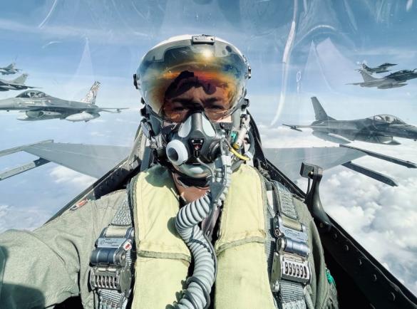 Підготовка українських пілотів у Великій Британії на F-16: як це буде виглядати та скільки часу може зайняти