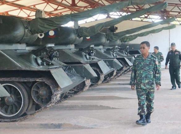 Раніше Лаос за зброю та борги платив рашистам "парадними" Т-34-85, а тепер в хід може піти "жива сила"