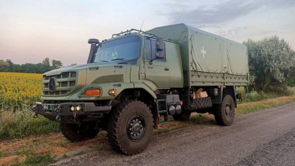 Які цікаві варіанти озброєння є для вантажівок від Daimler Truck, які сотнями постачаються Україні