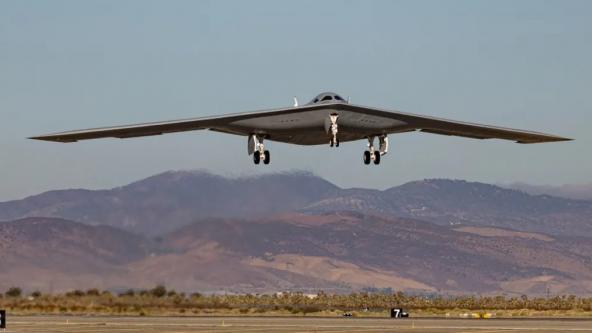 Що показав перший політ новітнього другого стелс-бомбардувальника B-21 Raider