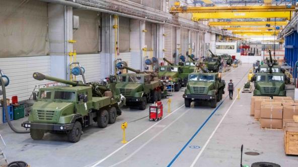 США хочуть аж 400 французьких САУ Caesar для заміни M777, і це понад втричі більше ніж має Україна