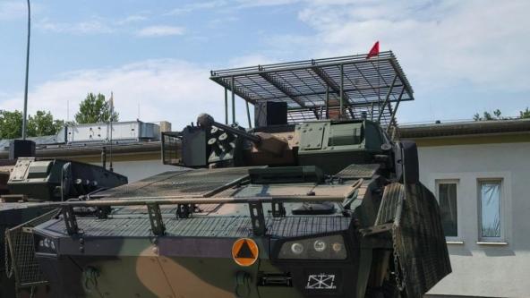 У Польщі поставили на БТР Rosomak "мангал" зразка 2022 року - це перша спроба на цій машині і схоже, що будуть ще 