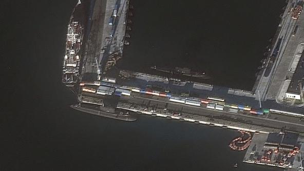 В утиль без шансів - аналіз якісного супутникового знімка ураженої російської субмарини "Варшавянка" у Новоросійську