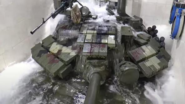 Курсанти-танкісти провели підводні екстремальні навчання на Т-64 (відео)