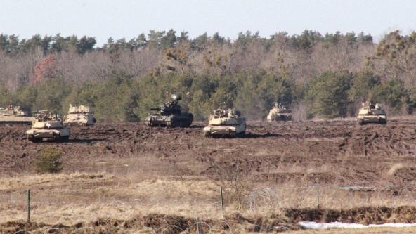 США та Румунія на навчаннях у Польщі показали, як будуть захищати танки від дронів й до цього є питання