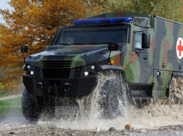 Німеччина із "лагом" аж у чотири роки отримала перші медичні броньовані машини на базі Eagle 6x6
