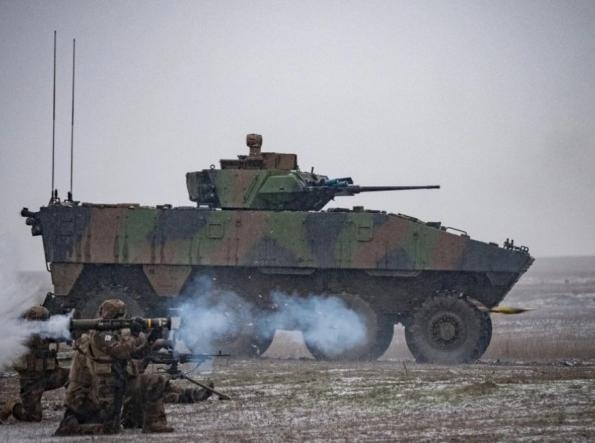 Хто боїться залишитися без БМП, лазер HELIOS вперше та потайки відстрілявся по рою дронів та інші новини тижня