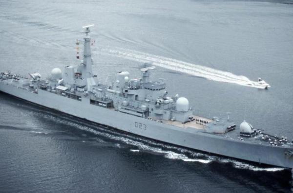 Чому британці замість восьми збудували лише один есмінець HMS Bristol проекту Type 82, родом з часів "Холодної війни"
