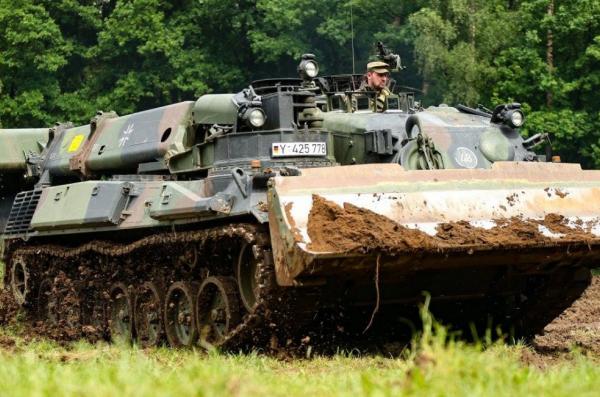 ЗСУ посилюють інженерними та саперними танками: Фінляндія передала додаткові Leopard 2R, Німеччина першу партію Dachs