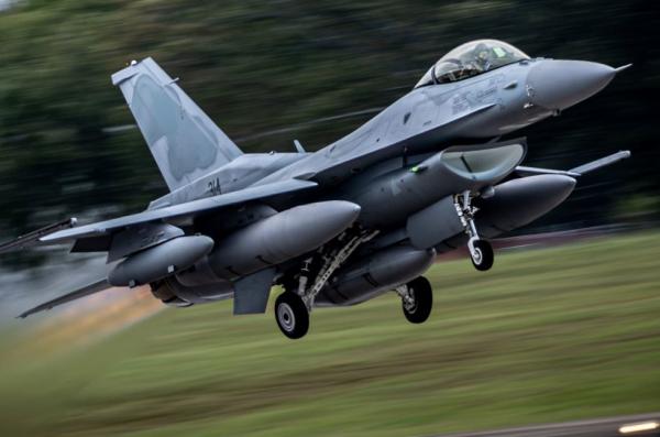 Президент Перу не став брати на себе відповідальність за закупівлю F-16 замість Gripen, США пригрозили у відповідь