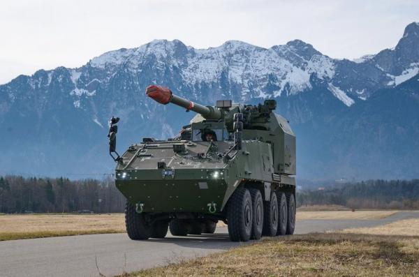 Для України новин по САУ RCH 155 нема, але її "сестру" DONAR 10x10 нарешті замовила Швейцарія у кількості 32 одиниць 