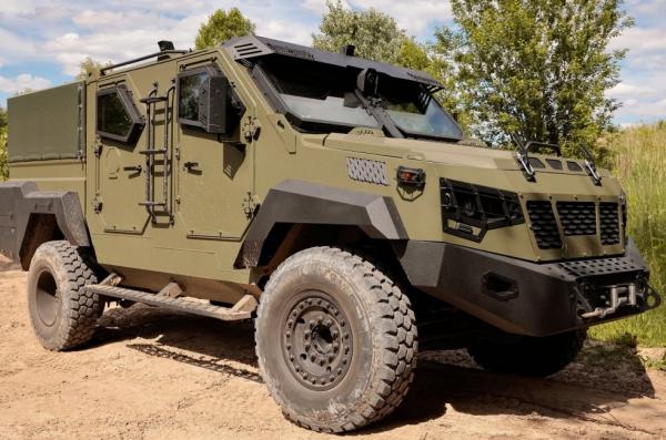 Чим новий український пікап UAT.GYURZA-01 PICKUP відрізняється від перевіреної в ЗСУ GYURZA-01 та нагадує GYURZA-03