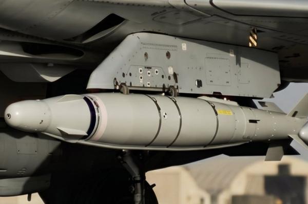 У 2023 році були дивні чутки про Mirage-2000-9 для України з ОАЕ, а тепер ці літаки, схоже, потрібні їм самим