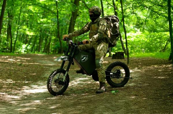 ​WolfStorm для сучасного поля бою: Третя штурмова отримала українські електромотоцикли після випробувань у бригаді