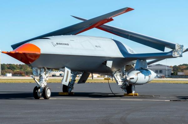 ВМС США офіційно вступили в еру автономної авіації, дрон-танкер MQ-25A Stingray пішов у серію 