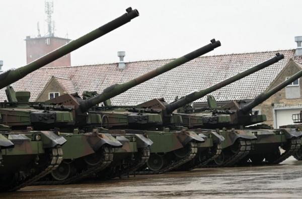 У кого півбатальйона танків стоїть просто під парканом, три батареї Typhon за 4 роки пустили лише 5 ракет та інші новини тижня