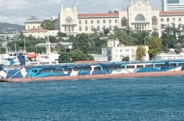 Щоб захистити свої суховантажі, рашисти фарбують їх у 100-річний камуфляж часів Першої світової війни, але їм це не допоможе й ось чому