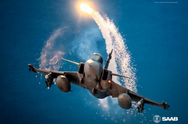 Чому новітні Gripen E для України у твердому контракті подорожчали, але це все одно вигідна ціна з надважливим бонусом