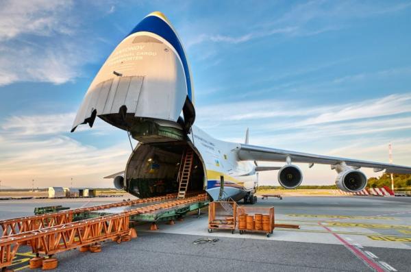 Як українські Ан-124 "Руслан" рятували Boeing та Airbus, скільки коштує Hornet, що нищить логістику рашистів та інші новини тижня