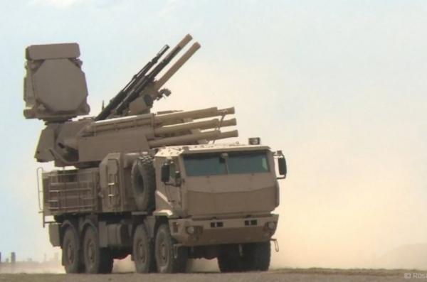 Невже Іран скопіював ЗРГК "Панцирь" й встановив його на шасі Tatra, ала чому він міг пилитись на складі без діла