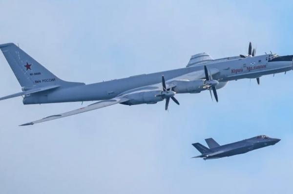 РФ зараз не має Ту-95К-22 під Х-22, то для чого ця історія із Ту-142, скидом буїв та авіаносцем HMS Prince of Wales