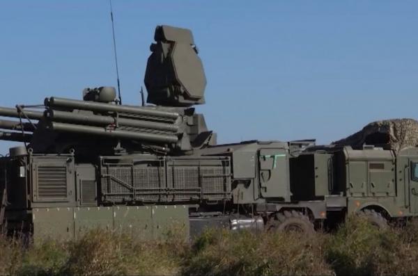 РФ таки показала "Панцирь-С1М" на шасі МЗКТ, один з яких уже втратила біля Маріуполя