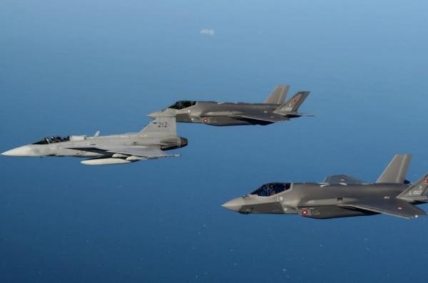 І виробляти Gripen для України, і мати 5 покоління - Канада хоче змішаний парк зі 140 винищувачів Gripen та F-35