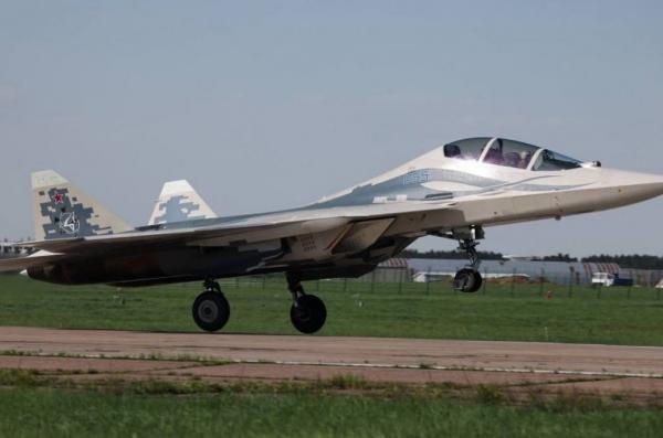 Двомісного Су-57, схоже, мало для успішних продажів, і рашисти обіцяють озброїти літак "до зубів" для покупців