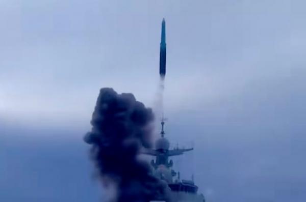 Як морський дрон впритул наблизився до китайського есмінця, який тепер може бити гіперзвуковими ПКР