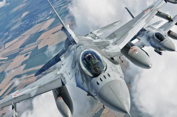 У Польщі скаржаться, що затягнули з угодою про модернізацію винищувачів F-16