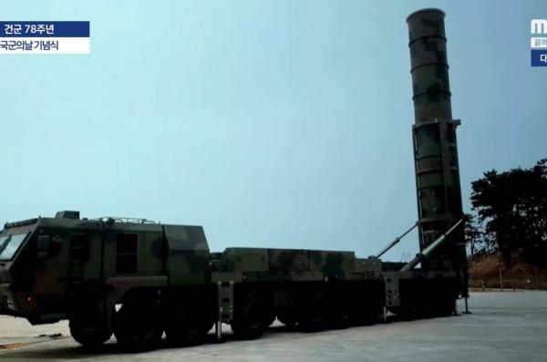 Рідкісні кадри запуску найпотужнішої неядерної ракети у світі Hyunmoo-V із БЧ у 8 тонн, яку свого часу рашисти "пророчили" Україні