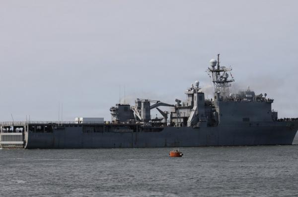 Замість 1,5 роки ремонтується вже 12 років, вперше з 2014 року в море вийшов десантний корабель USS Tortuga, але й це ще не фініш