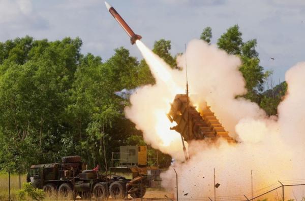 У США місяць давали дозвіл Німеччині передати Україні 10 ракет до Patriot, які ще й погано збивають балістику