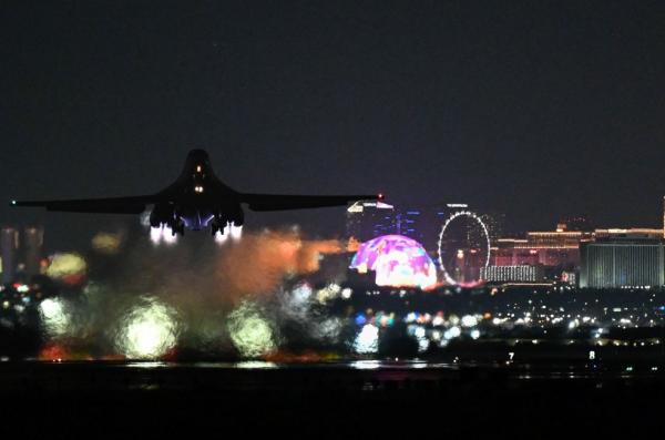 Традиція "списати все і чимшвидше" поступається холодному розрахунку і дійшла до бомбардувальників ПС США