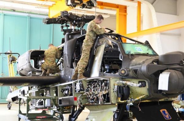 Поруч з Україною буде другий у світі оператор вертольотів Apache, який матиме найбільший в Європі центр обслуговування