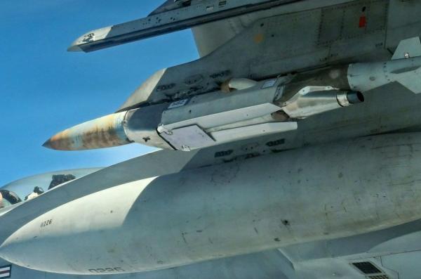 Випробувано новий комплект JDAM LR, який дозволяє "кидати" звичайну авіабомбу на понад 500 км