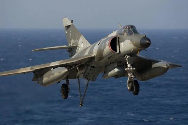 Більшість літаків Super Etendard​ ледь не у стані металобрухту, але Аргентина не полишає надії повернути в стрій хоча б якісь