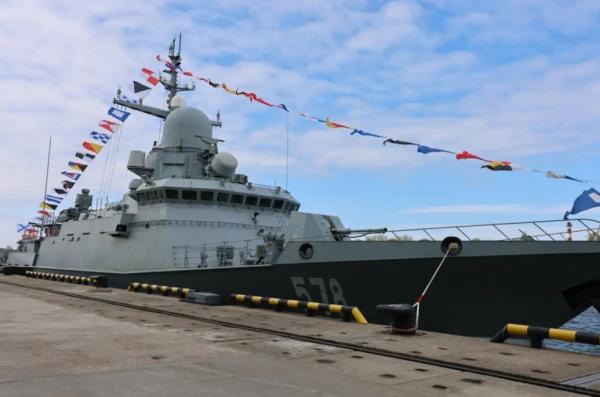 Спочатку ЗСУ уразили в "Приморску" один "Каракурт" під "Калибр", слідом РФ ввела у стрій ще один корвет, але є проблеми з дизелями